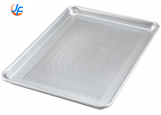 RK Bakeware China-601828 পূর্ণ আকার 16 Gauge 18 &quot;x 26&quot; Wire in Rim অ্যালুমিনিয়াম Perforated Bun / Sheet Pan